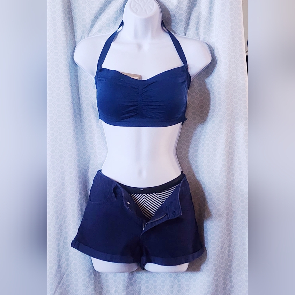 Ladies clothes 3 pcs. New no tags except bra.  Short Forever 21 size 4 for $18